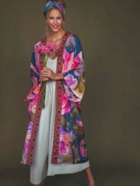 NWOT Powder Floral Boho Kimono Robe or Cover Up One Size